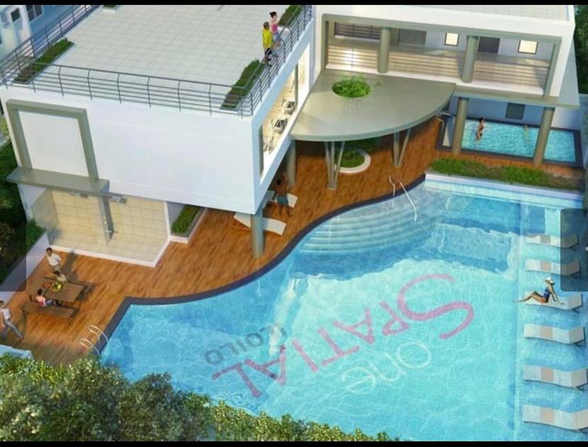 One Spatial Two Bedroom Condominium Unit With Pool And Gym Free Netflix And Wifi Iloilo Extérieur photo