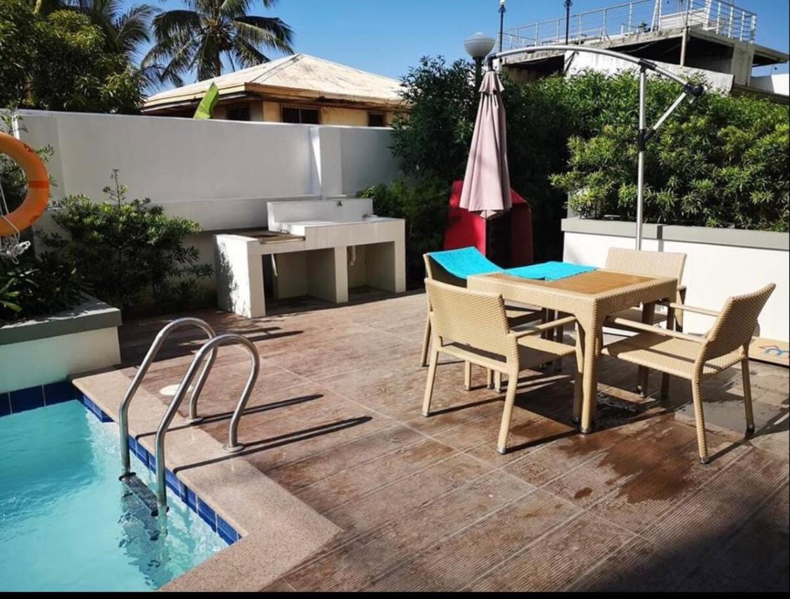 One Spatial Two Bedroom Condominium Unit With Pool And Gym Free Netflix And Wifi Iloilo Extérieur photo