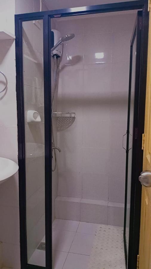 One Spatial Two Bedroom Condominium Unit With Pool And Gym Free Netflix And Wifi Iloilo Extérieur photo