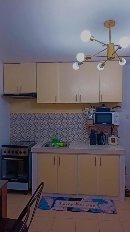 One Spatial Two Bedroom Condominium Unit With Pool And Gym Free Netflix And Wifi Iloilo Extérieur photo