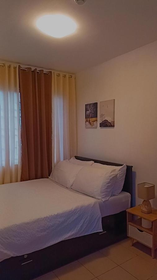 One Spatial Two Bedroom Condominium Unit With Pool And Gym Free Netflix And Wifi Iloilo Extérieur photo