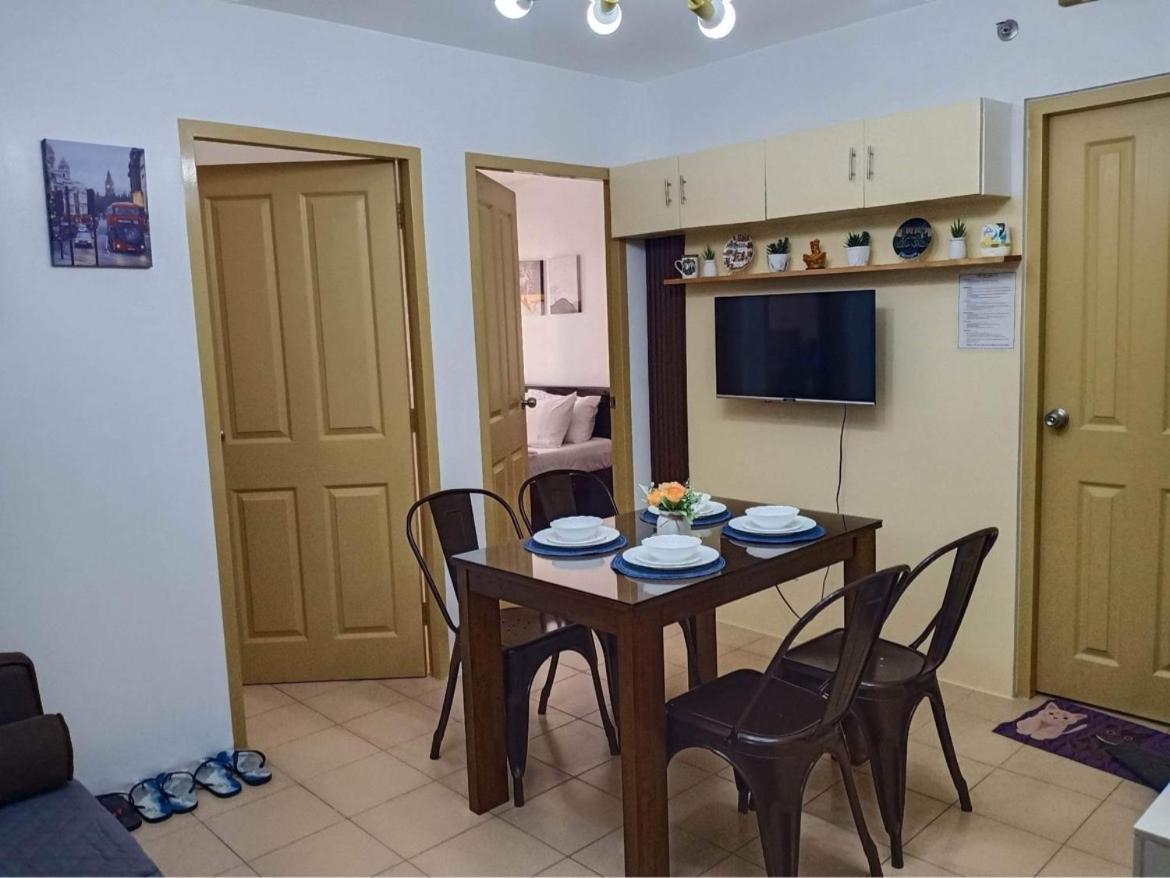 One Spatial Two Bedroom Condominium Unit With Pool And Gym Free Netflix And Wifi Iloilo Extérieur photo